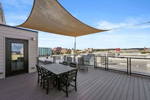 Outdoor dining - Luxury TC Loft+ Rooftop + Hot tub (Traverse City)
