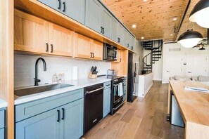 Fridge, microwave, oven, stovetop - Luxury TC Loft+ Rooftop + Hot tub (Traverse City)