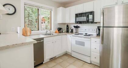 ModCabin Escape - Ski In/Out +Heated pool Avail!