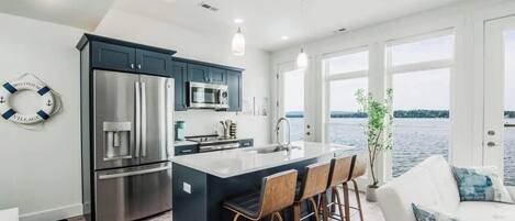 Micro-ondes, four, plaque de cuisson, lave-vaisselle