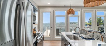 Lakeside Luxe Retreat + Sauna!