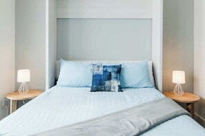 2 عدّة غرف نوم وواي فاي وملاءات أسرّة