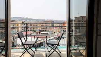 Room with pink bed | Balcony