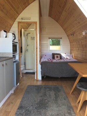 1 bedroom, travel crib, bed sheets