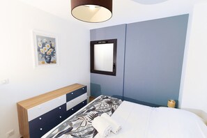 2 bedrooms, iron/ironing board, WiFi, bed sheets - Grange La Roca Masia - Les Iris, swimming pool, garden, 2 bedrooms 4/6 people (Assier)