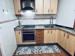 Micro-ondes, four, plaque de cuisson