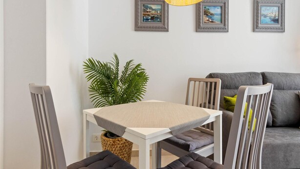 Apartment | Dining - Stylish Apartment Near Playamar (Torremolinos)