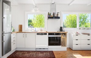 Geladeira, cooktop, lava-louças, cafeteira/chaleira