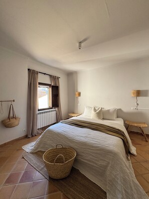 3 bedrooms, iron/ironing board, WiFi, bed sheets - Live Like a Local, Mediterranean Escape (Pollença)