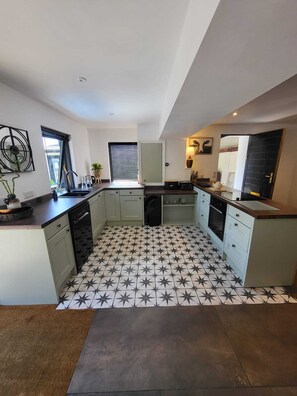Oven, stovetop, dishwasher