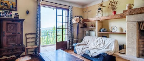 Télévision, cheminée