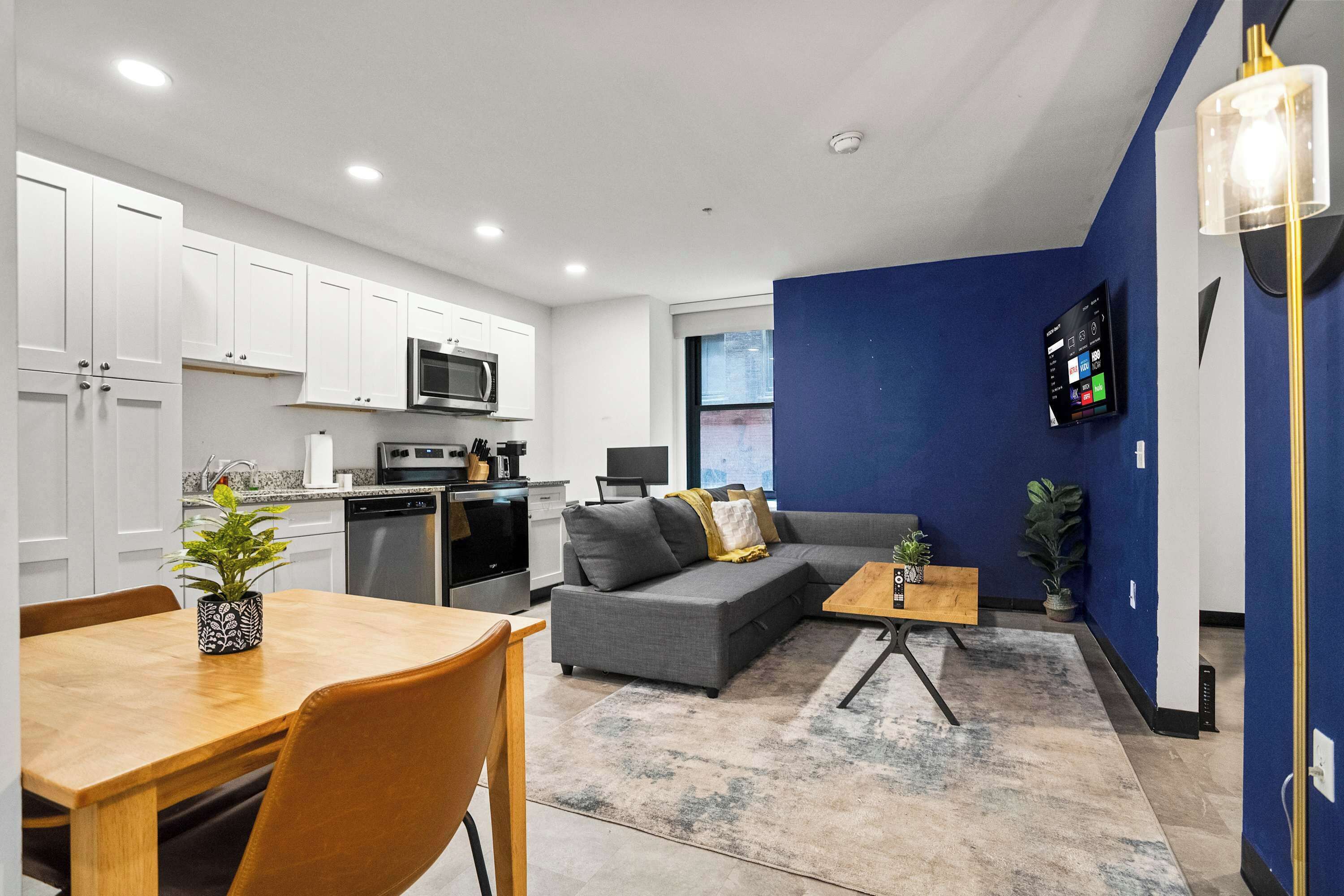 Téléviseur, bureau