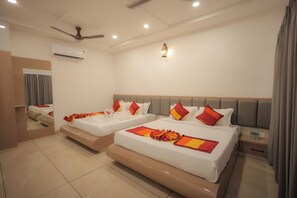 Bureau, rideaux occultants, chambres insonorisées, Wi-Fi gratuit