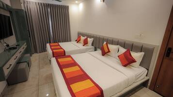 Premium Quadruple Room | Desk, blackout drapes, soundproofing, free WiFi