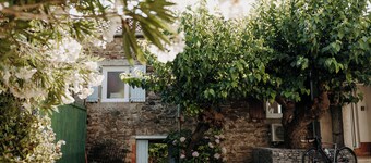 Quiet townhouse with private parking, courtyard, wifi and green lane