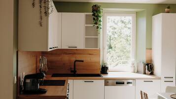 Micro-ondes, four, plaque de cuisson, lave-vaisselle