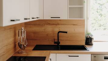 Micro-ondes, four, plaque de cuisson, lave-vaisselle