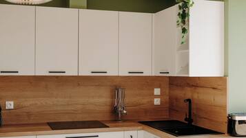 Micro-ondes, four, plaque de cuisson, lave-vaisselle