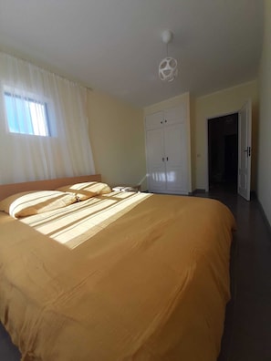 1 bedroom, WiFi, bed sheets