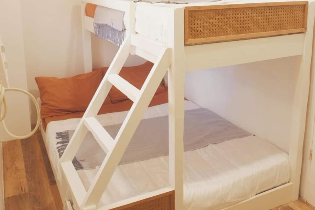 House | Iron/ironing board, free WiFi