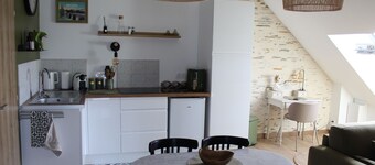 Magnificent, cosy suite in the heart of Anjou, tastefully renovated throughout.