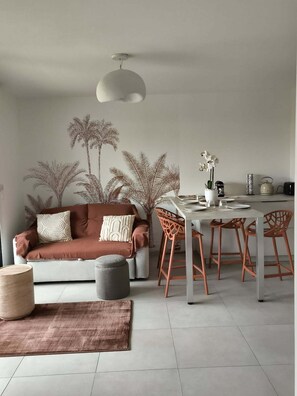 Interior - Super T2 seafront with rooftop pool, airport and train station (Saint-Laurent-du-Var)