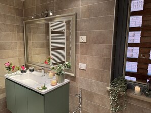 Een douche, een haardroger, een bidet