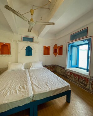 10 bedrooms, iron/ironing board, WiFi, bed sheets