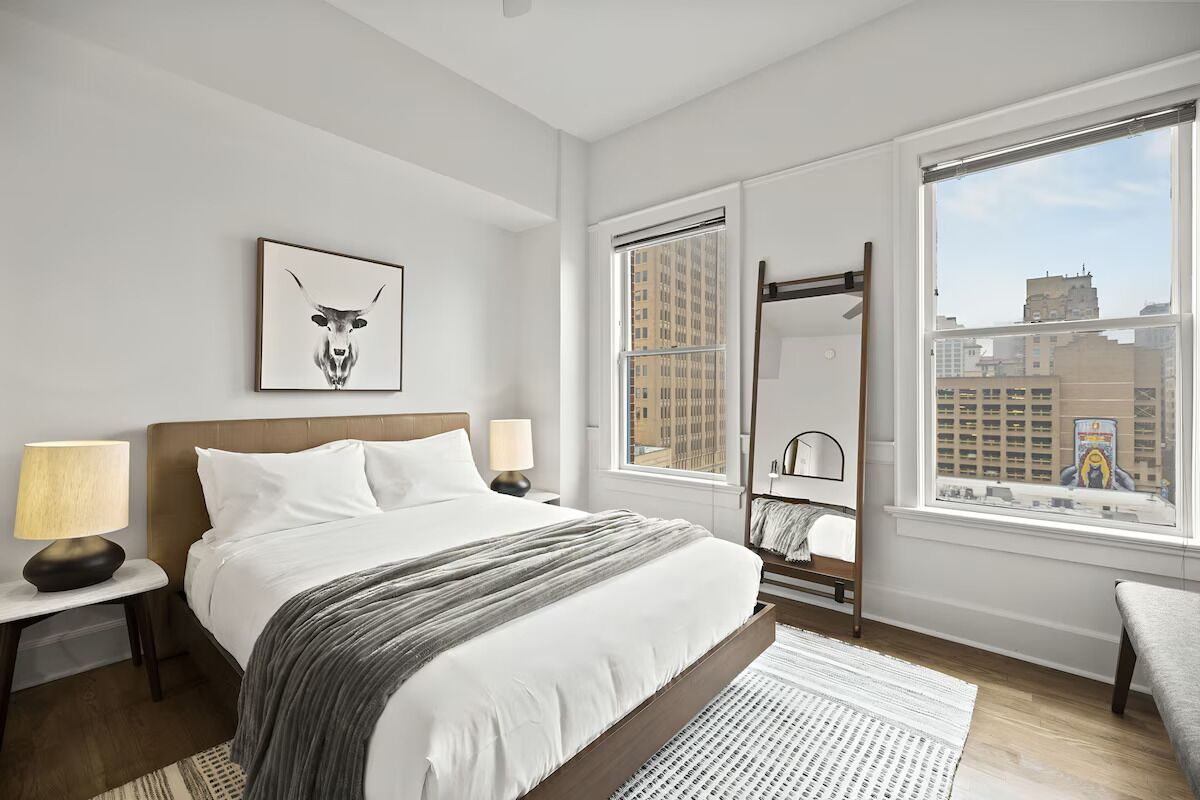 2 slaapkamers, een strijkplank/strijkijzer, gratis wifi, beddengoed