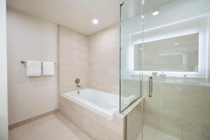 Doccia, asciugacapelli, asciugamani