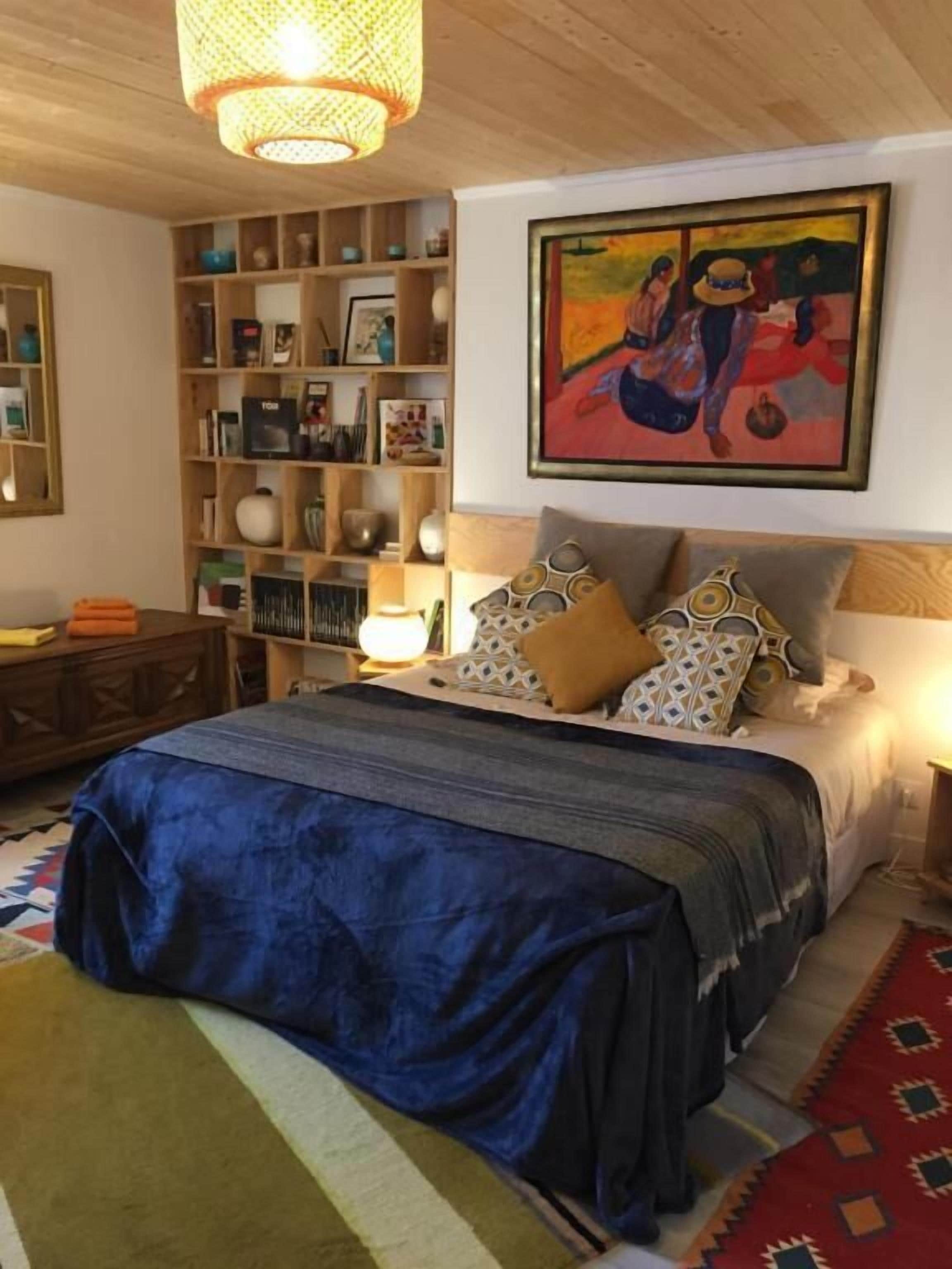 Blackout curtains, soundproofing, iron/ironing board, free WiFi