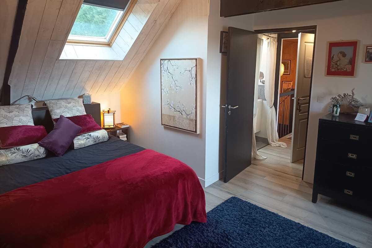 Moëlan-sur-Mer | Rideaux occultants, chambres insonorisées, fer et planche à repasser