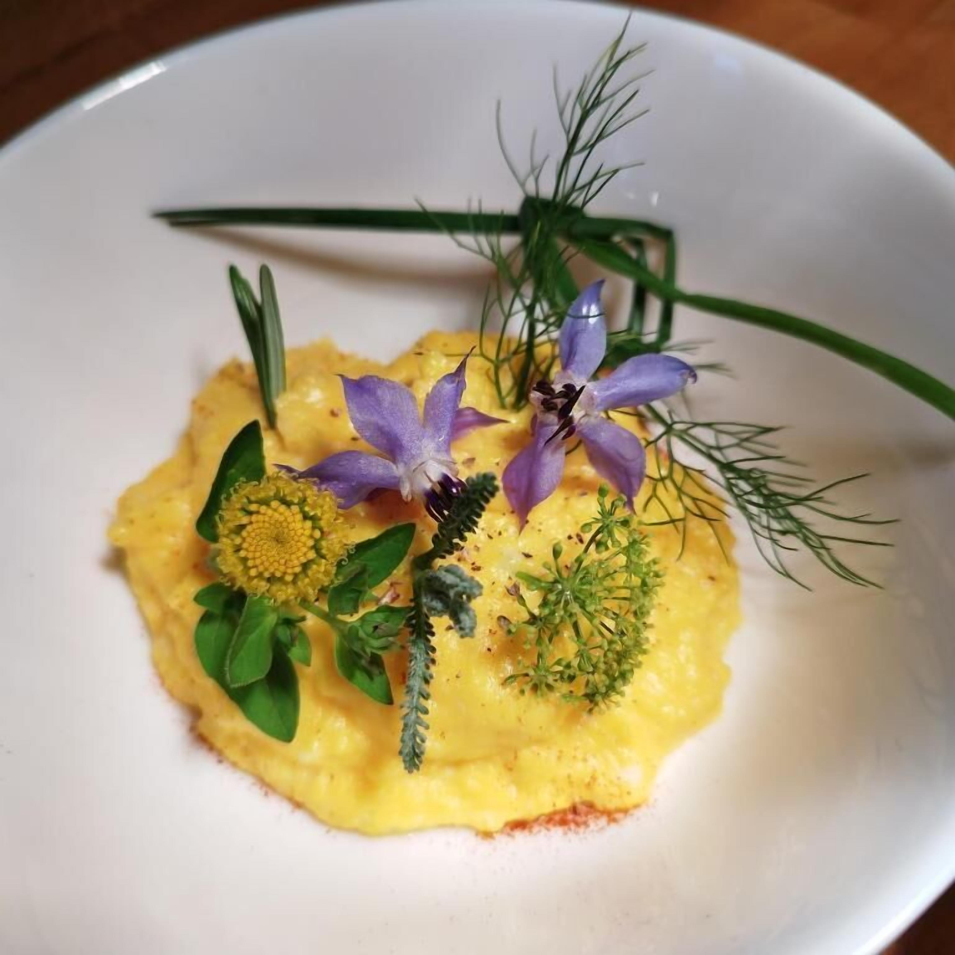 Sarapan ala kontinental setiap hari (EUR 20 per orang)