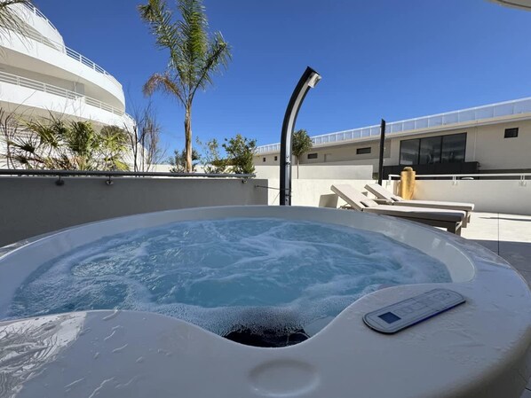 Căn hộ | Bồn tắm spa ngoài trời