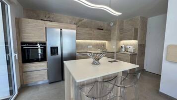 Apartemen | Dapur pribadi | Kursi makan untuk bayi