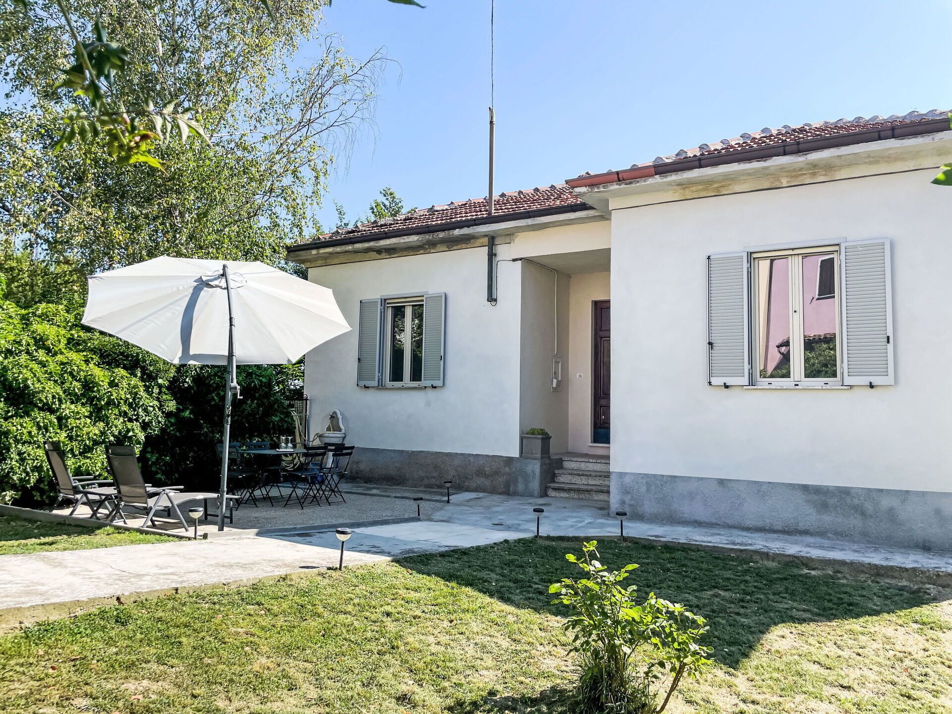 Gebäude, Fenster, Haus, Zuhause, Dach, Wohngebiet, Hütte, Tür, Grundstueck, Ländliches Gebiet