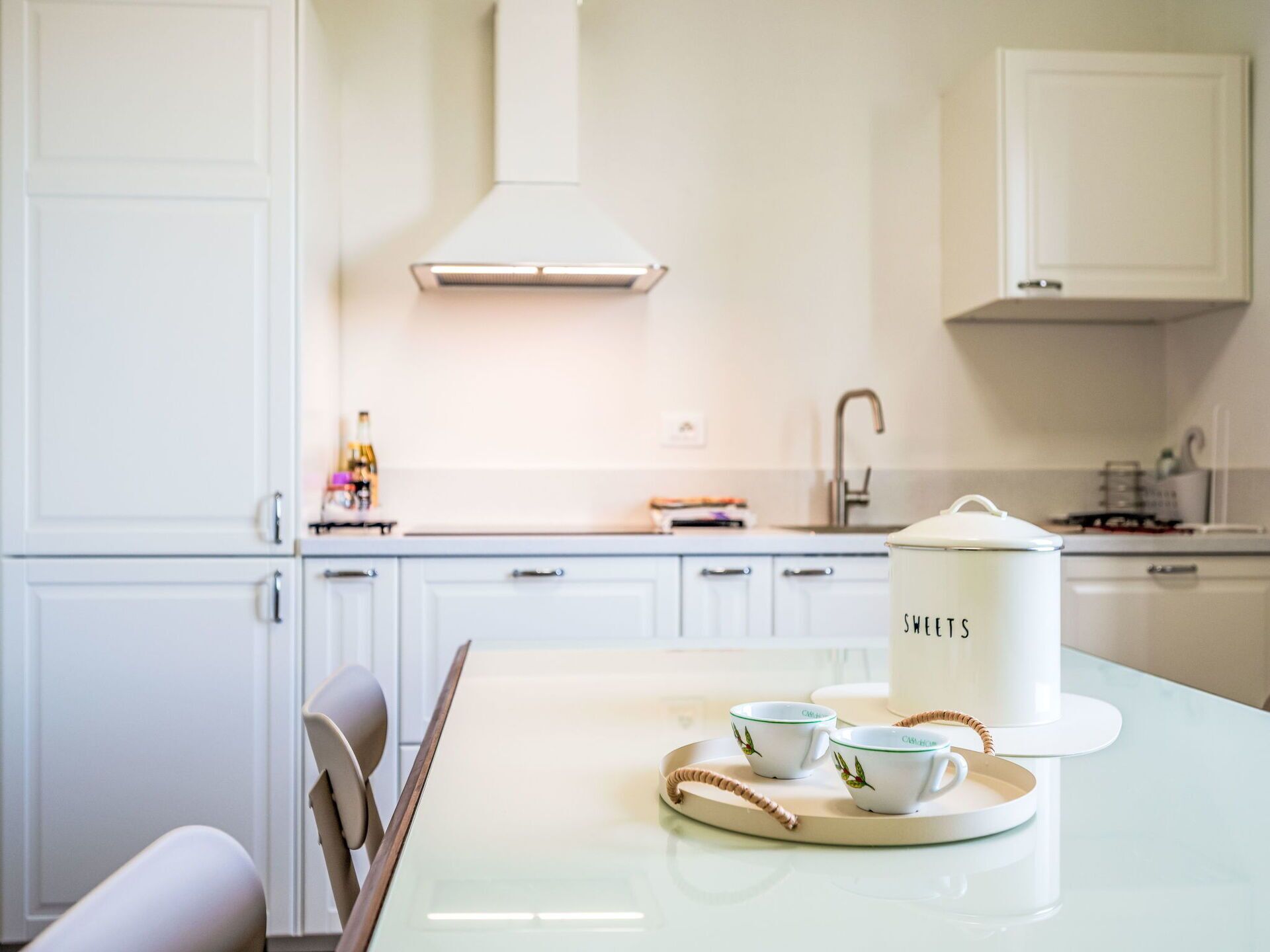 Microwave, dishwasher