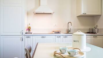 Microwave, dishwasher