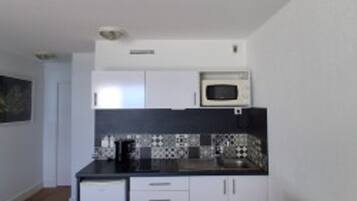 Fridge, microwave, stovetop, coffee/tea maker