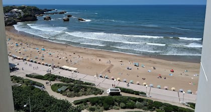 Modern studio with pool, panoramic view Biarritz