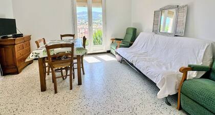 Charming studio near center and beach, calm and practical