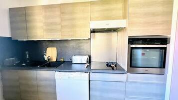 Réfrigérateur, four, plaque de cuisson, lave-vaisselle