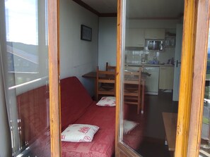 Interior - Spacious apartment in Super-Besse with terrace and garage (Besse-et-Saint-Anastaise-Super Besse)
