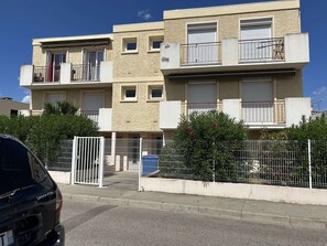 Exterior - 2-room apartment with air conditioning near the beach (Le Grau-du-Roi)