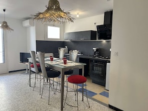 Microwave, oven, stovetop, coffee/tea maker