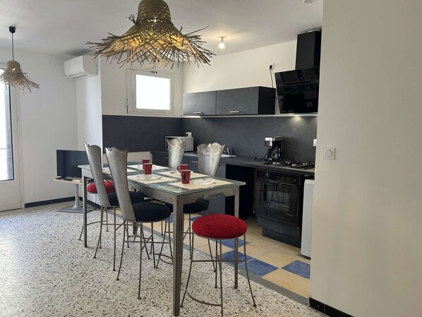 Microwave, oven, stovetop, coffee/tea maker