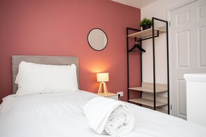3 Schlafzimmer, Schreibtisch, Bügeleisen/Bügelbrett, kostenloses WLAN