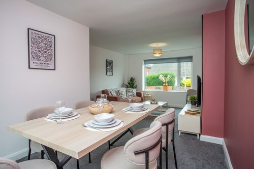 The Darwin Grove | Wi-Fi | Free Parking | Fully Equipped