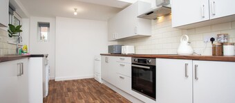 The Darwin Grove | Wi-Fi | Free Parking | Fully Equipped