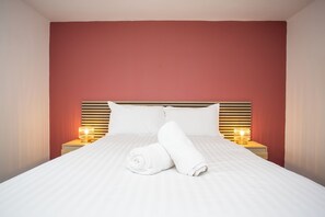 3 bedrooms, desk, iron/ironing board, free WiFi